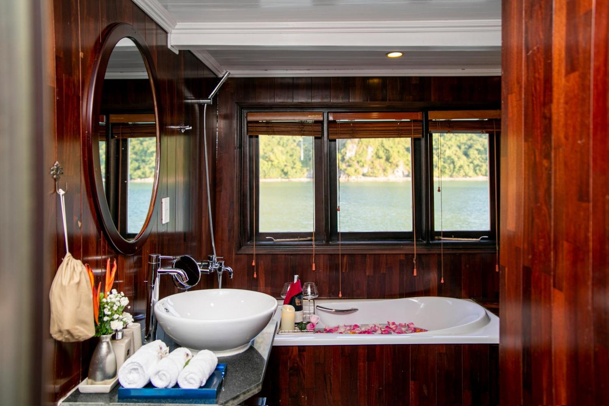 Bhaya Legend Cruises Hotel Hạ Long Ngoại thất bức ảnh