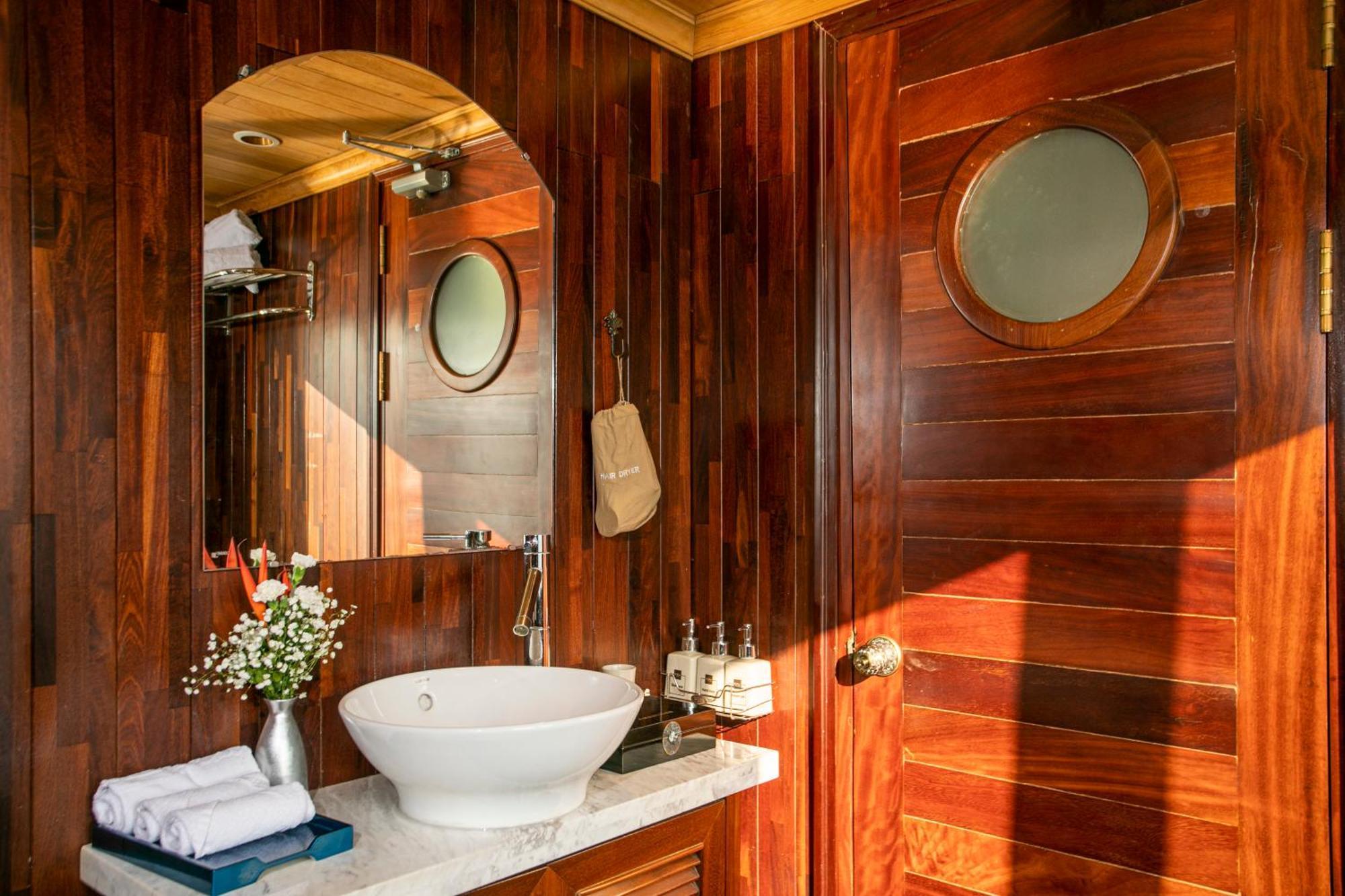 Bhaya Legend Cruises Hotel Hạ Long Ngoại thất bức ảnh