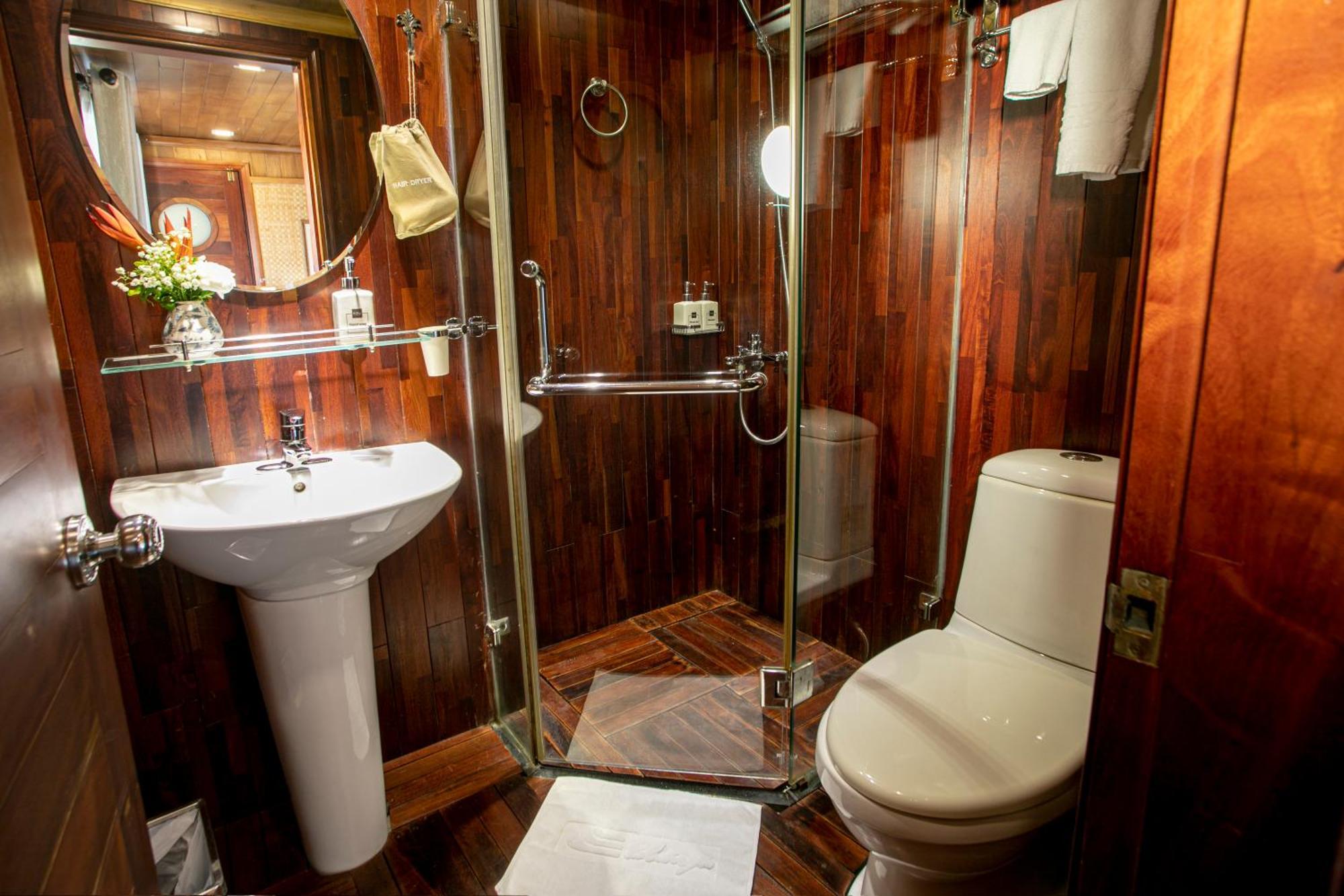 Bhaya Legend Cruises Hotel Hạ Long Ngoại thất bức ảnh